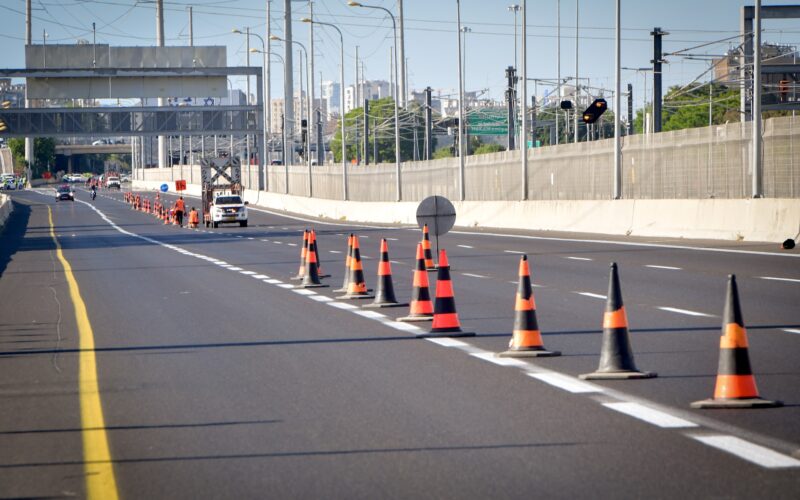 The closed Ayalon South highway