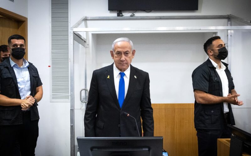 Israeli Prime Minister Benjamin Netanyahu arrives to the courtroom