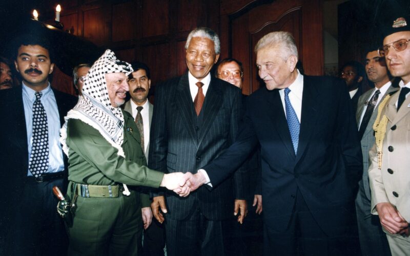 Photo of late Israeli president Ezer Weitzman with late Palestinian president Yasser Arafat and South African president Nelson Mandela